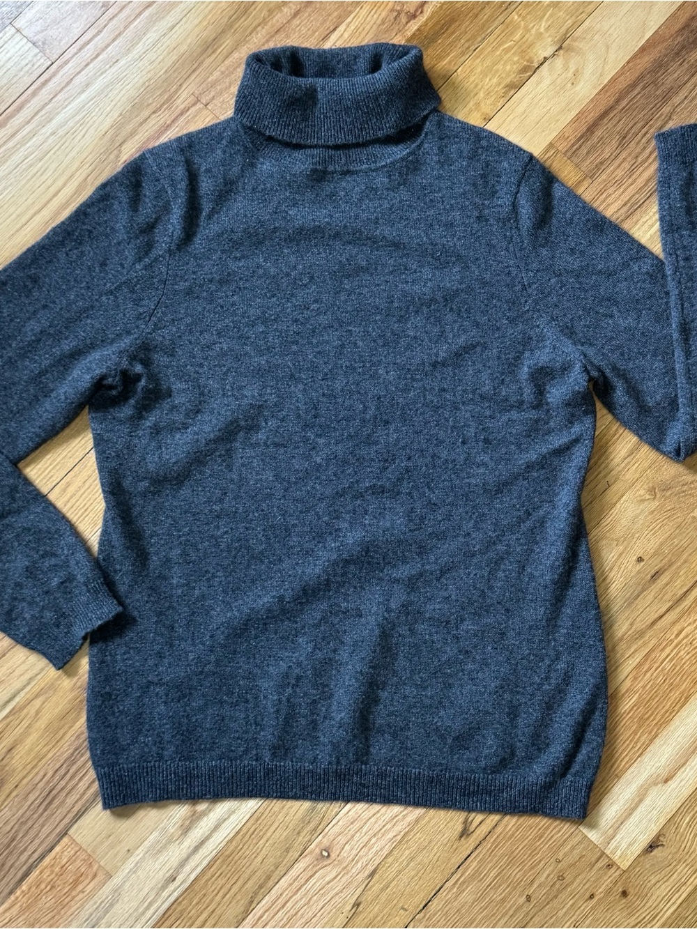 Cashmere Charter Club Luxury Charcoal Gray Turtleneck Sweater